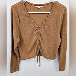 O'Neill Womens long-sleeved V-neck ribbed crop top with a ruched front Tan XL